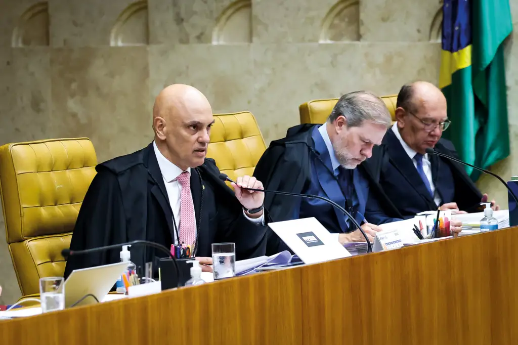 08-ALEXANDRE-MORAES-e-GILMAR-MENDES-e-DIAS-TOFFOLI.webp