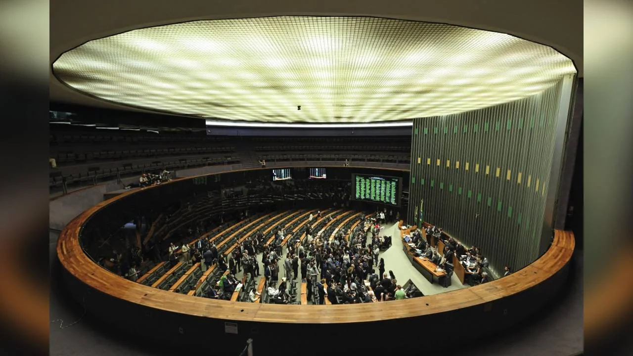 REAÇÃO - Parlamentares: eles reclamam de interferência indevida do Judiciário