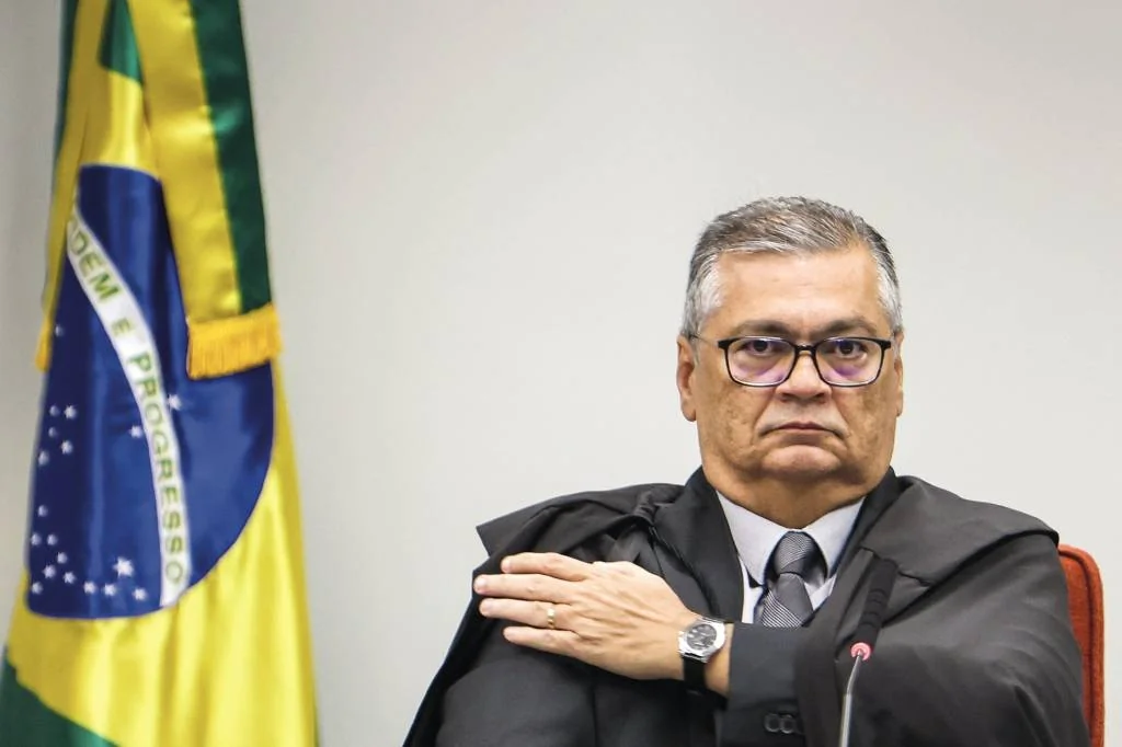 DETERMINAÇÃO - Dino: prazo para que o Parlamento apresente as medidas adotadas para garantir transparência