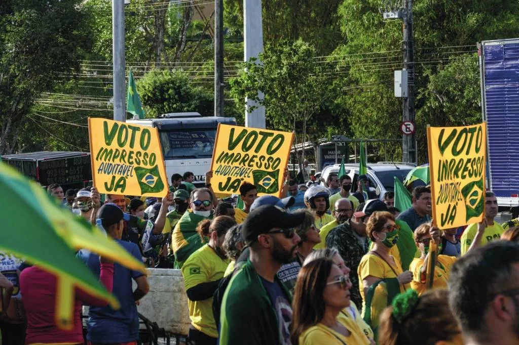 RETROCESSO - Ato por voto impresso: tema usado para a exploração política