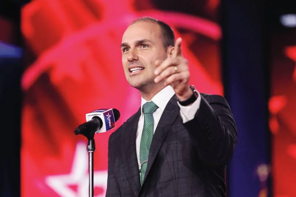 OFENSIVA - Eduardo: apelo a fake news para descredibilizar votação