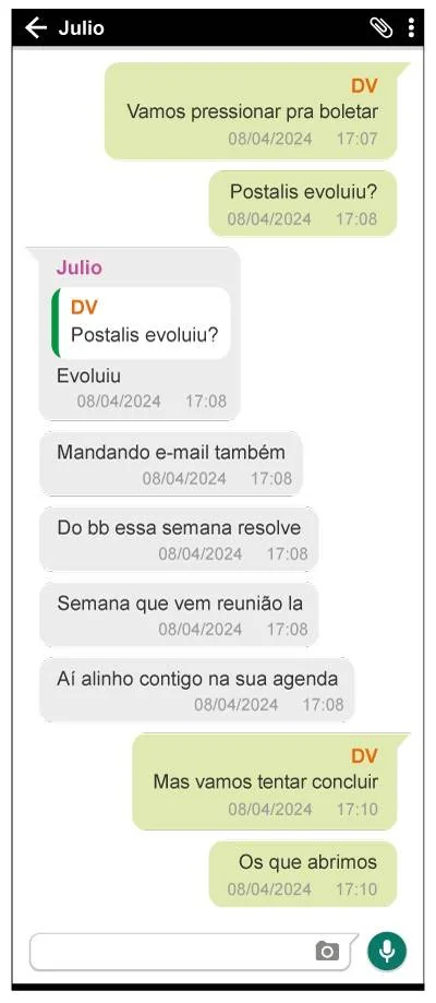 Captura de tela de um aplicativo de mensagens, exibindo uma conversa entre Julio e DV em 8 de abril de 2024. As mensagens abordam o progresso de Postalis, envio de e-mails, resolução de questões com bb e uma reunião futura. A conversa termina com DV afirmando que tentarão concluir os itens abertos